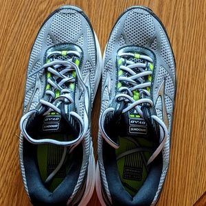 Brooks DYAD running shoes mens 9